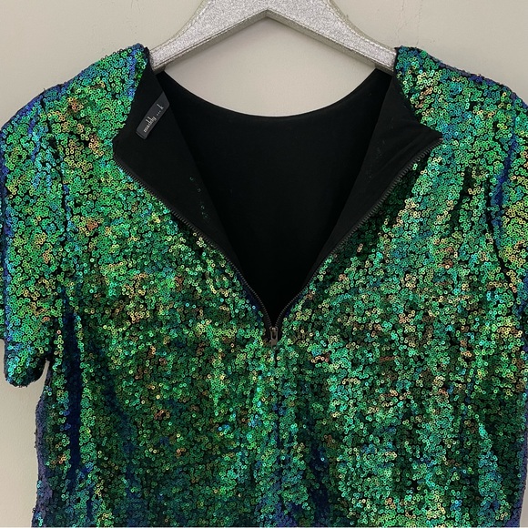 Maddy…K Blue & Green Sequin Short Sleeve Semi-Crop Top with Zipper on Back - Picture 5 of 6